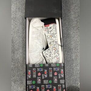 Toms Black and White Marvel classic women